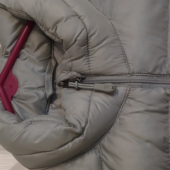 32 degrees, sz M, gray puffer vest, full zip with 2 pockets. - Picture 2 of 8